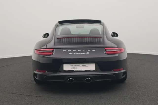 Porsche 911 (2017) thumbnail 4