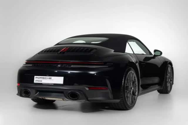 Porsche 911 (2025) thumbnail 2