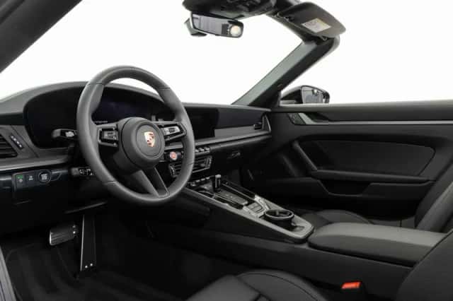 Porsche 911 (2025) thumbnail 3