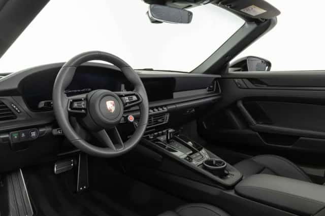 Porsche 911 (2025) thumbnail 3