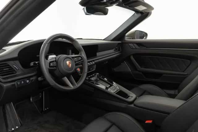 Porsche 911 (2026) thumbnail 3