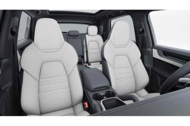 Porsche Cayenne (2023) thumbnail 4