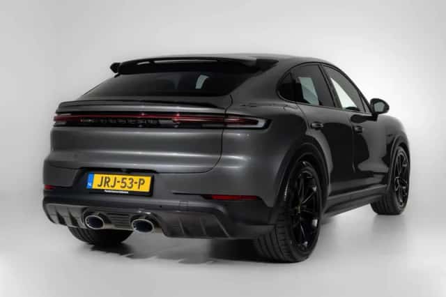 Porsche Cayenne (2024) thumbnail 2