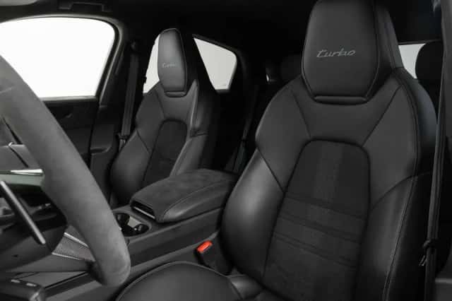 Porsche Cayenne (2024) thumbnail 4