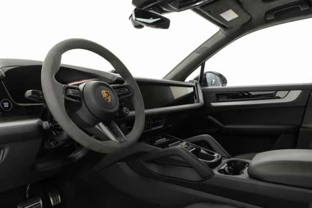 Porsche Cayenne (2024) thumbnail 3