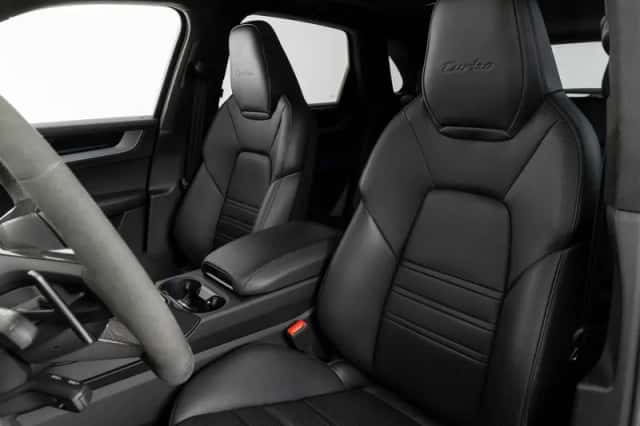 Porsche Cayenne (2024) thumbnail 4