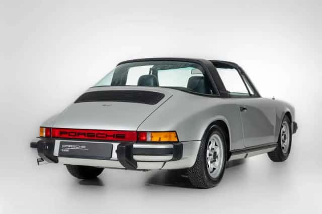 Porsche 911 (1975) thumbnail 2