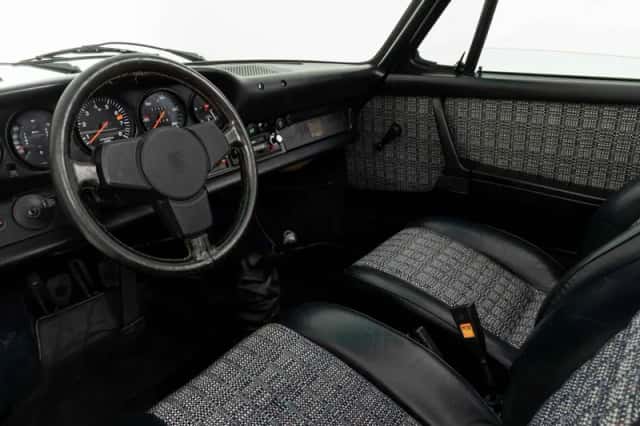 Porsche 911 (1975) thumbnail 3