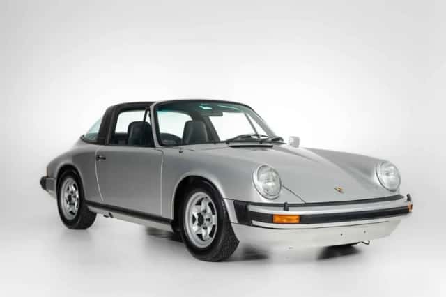 Porsche 911 (1975) thumbnail 6