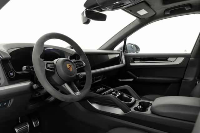 Porsche Cayenne (2024) thumbnail 3