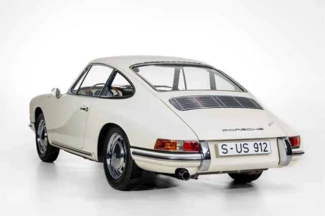Porsche 911 (1965) thumbnail 2