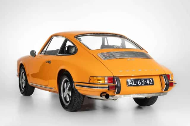 Porsche 911 (1971) thumbnail 2