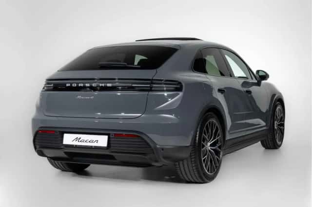 Porsche Macan (2026) thumbnail 2