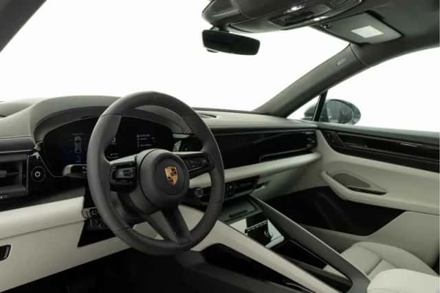 Porsche Macan (2026) thumbnail 3