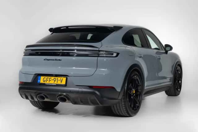 Porsche Cayenne (2024) thumbnail 2