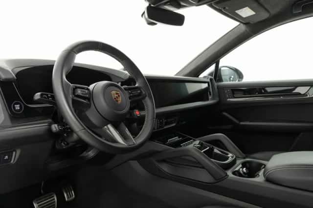 Porsche Cayenne (2024) thumbnail 3