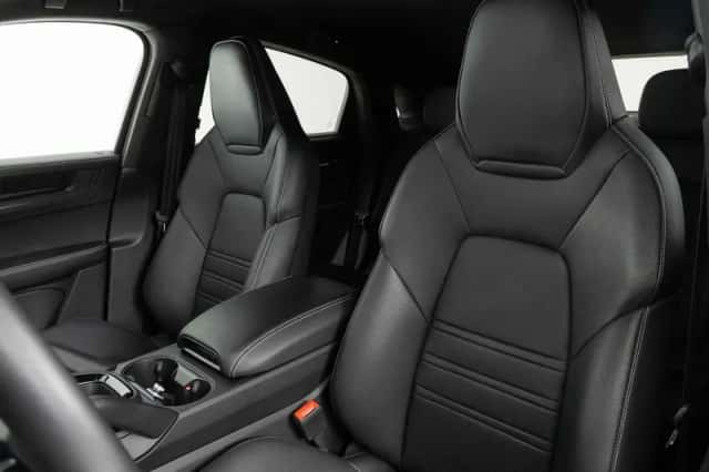 Porsche Cayenne (2024) thumbnail 4