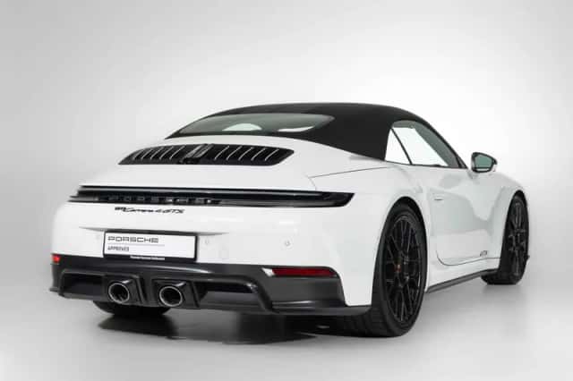 Porsche 911 (2025) thumbnail 2