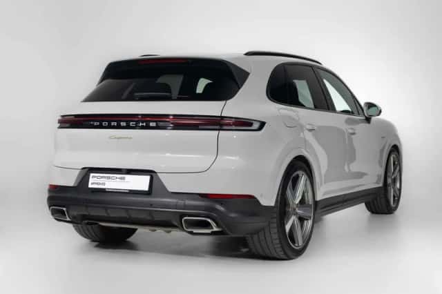 Porsche Cayenne (2024) thumbnail 2