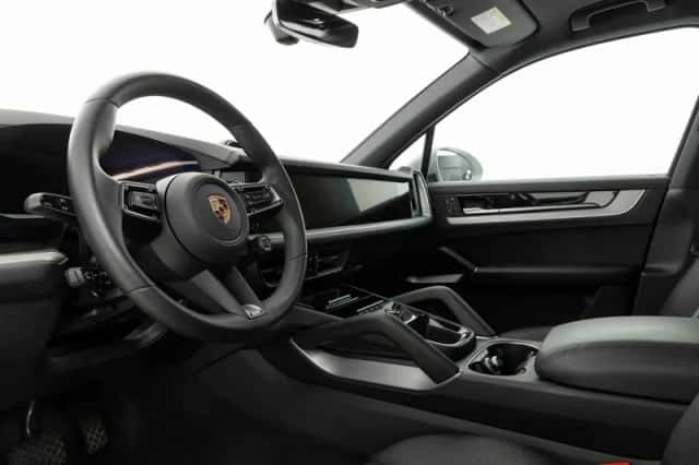 Porsche Cayenne (2024) thumbnail 3
