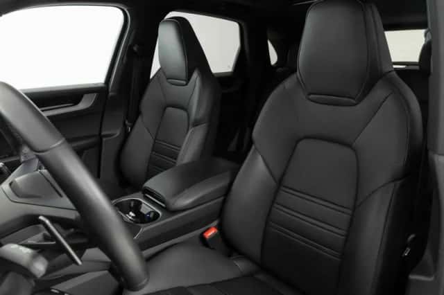Porsche Cayenne (2024) thumbnail 4
