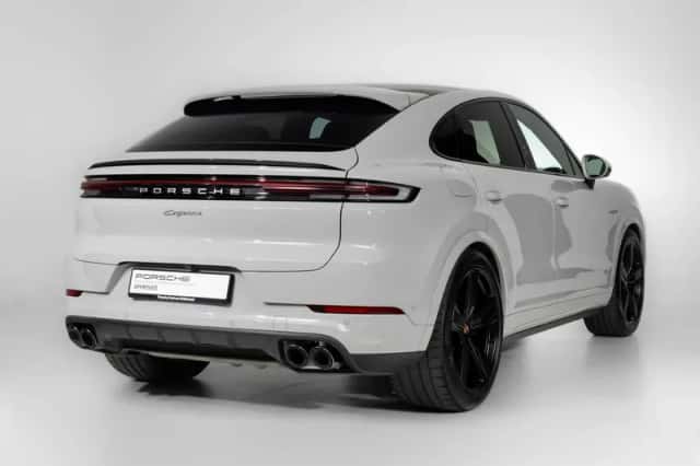 Porsche Cayenne (2025) thumbnail 2