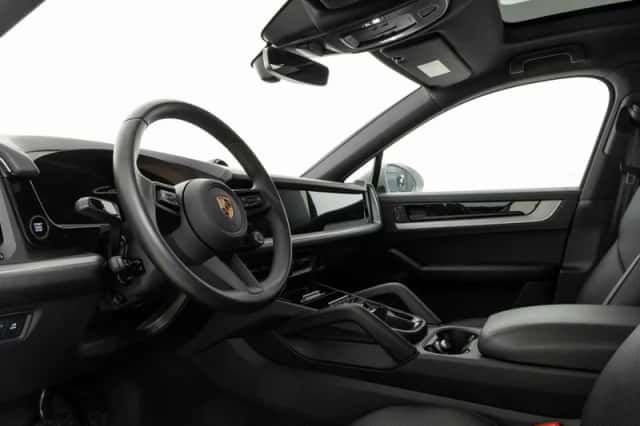 Porsche Cayenne (2025) thumbnail 3