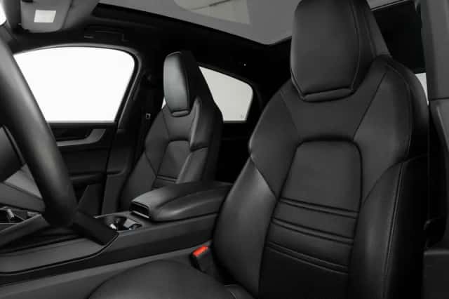 Porsche Cayenne (2025) thumbnail 4