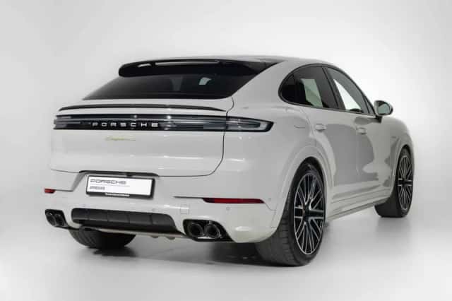 Porsche Cayenne (2025) thumbnail 2