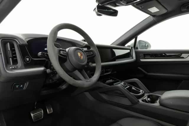 Porsche Cayenne (2025) thumbnail 3