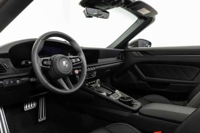 Porsche 911 (2026) thumbnail 3