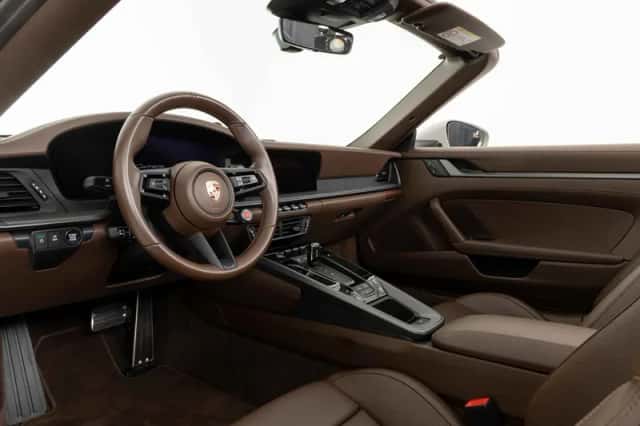 Porsche 911 (2025) thumbnail 3
