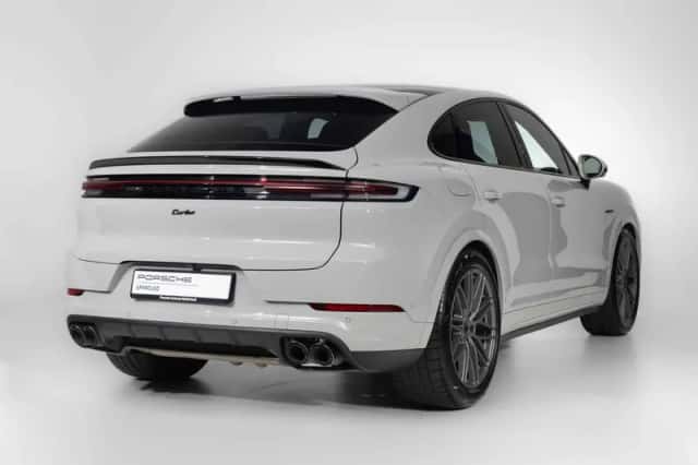 Porsche Cayenne (2025) thumbnail 2