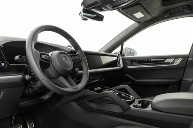Porsche Cayenne (2025) thumbnail 3