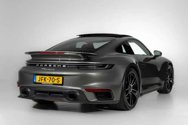 Porsche 911 (2023) thumbnail 2