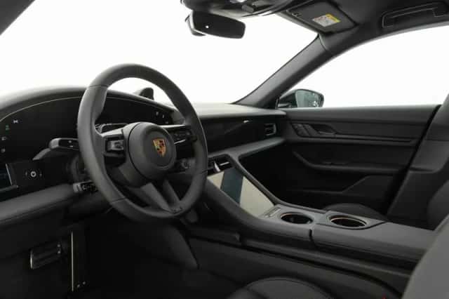 Porsche Taycan (2026) thumbnail 3