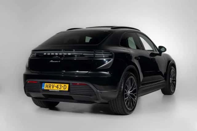 Porsche Macan (2024) thumbnail 2