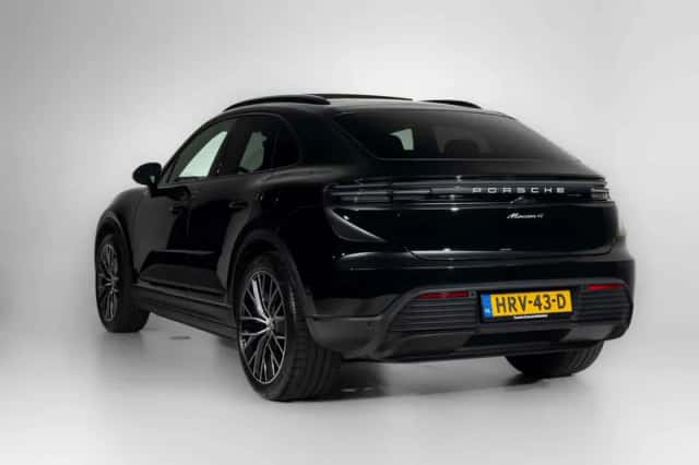 Porsche Macan (2024) thumbnail 6