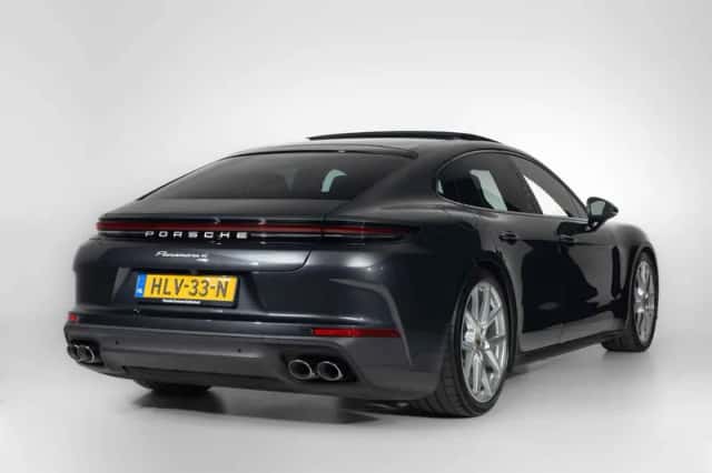 Porsche Panamera (2025) thumbnail 2