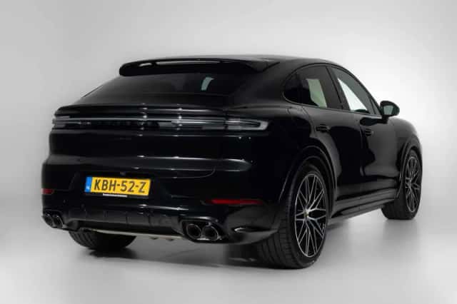 Porsche Cayenne (2024) thumbnail 2