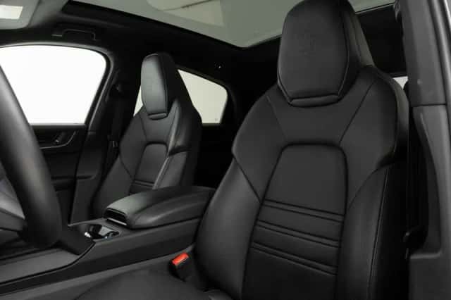 Porsche Cayenne (2024) thumbnail 4