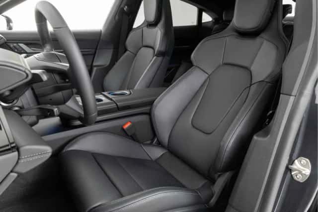 Porsche Taycan (2025) thumbnail 4