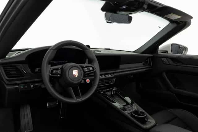 Porsche 911 (2025) thumbnail 3