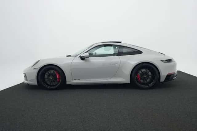 Porsche 911 (2022) thumbnail 2