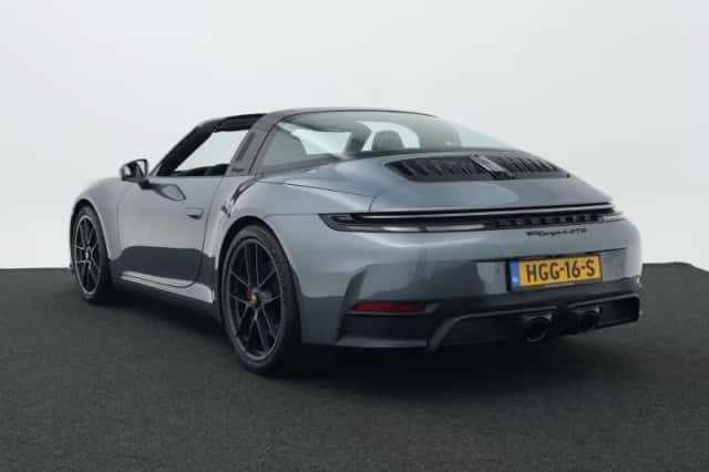 Porsche 911 (2025) thumbnail 3