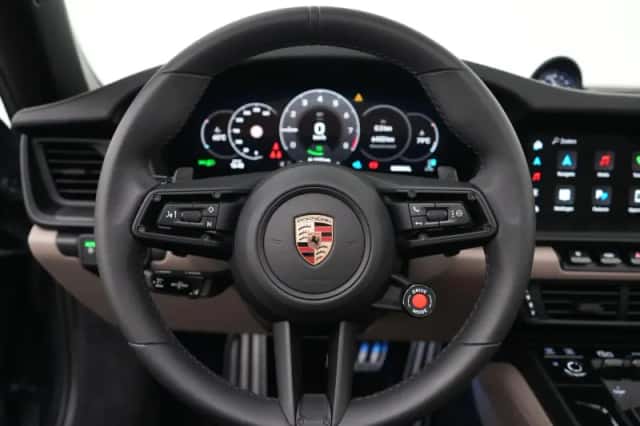 Porsche 911 (2025) thumbnail 5