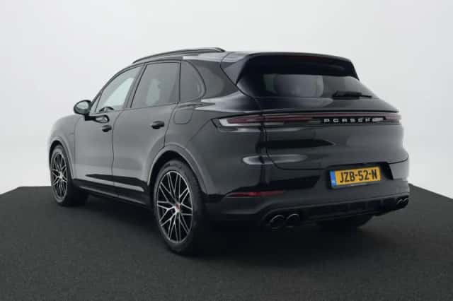 Porsche Cayenne (2026) thumbnail 3