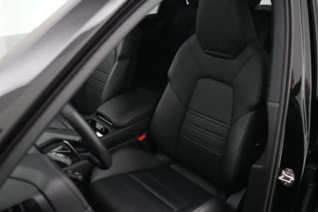 Porsche Cayenne (2026) thumbnail 4