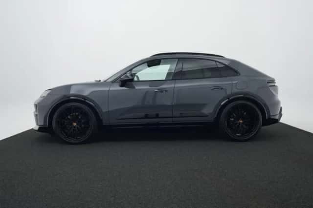 Porsche Macan (2026) thumbnail 2