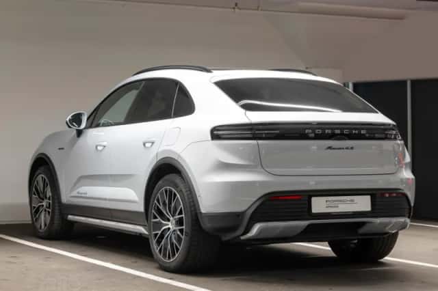 Porsche Macan (2025) thumbnail 3